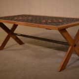 Ancienne table basse de mobilier urbain en chêne et fonte 1950's