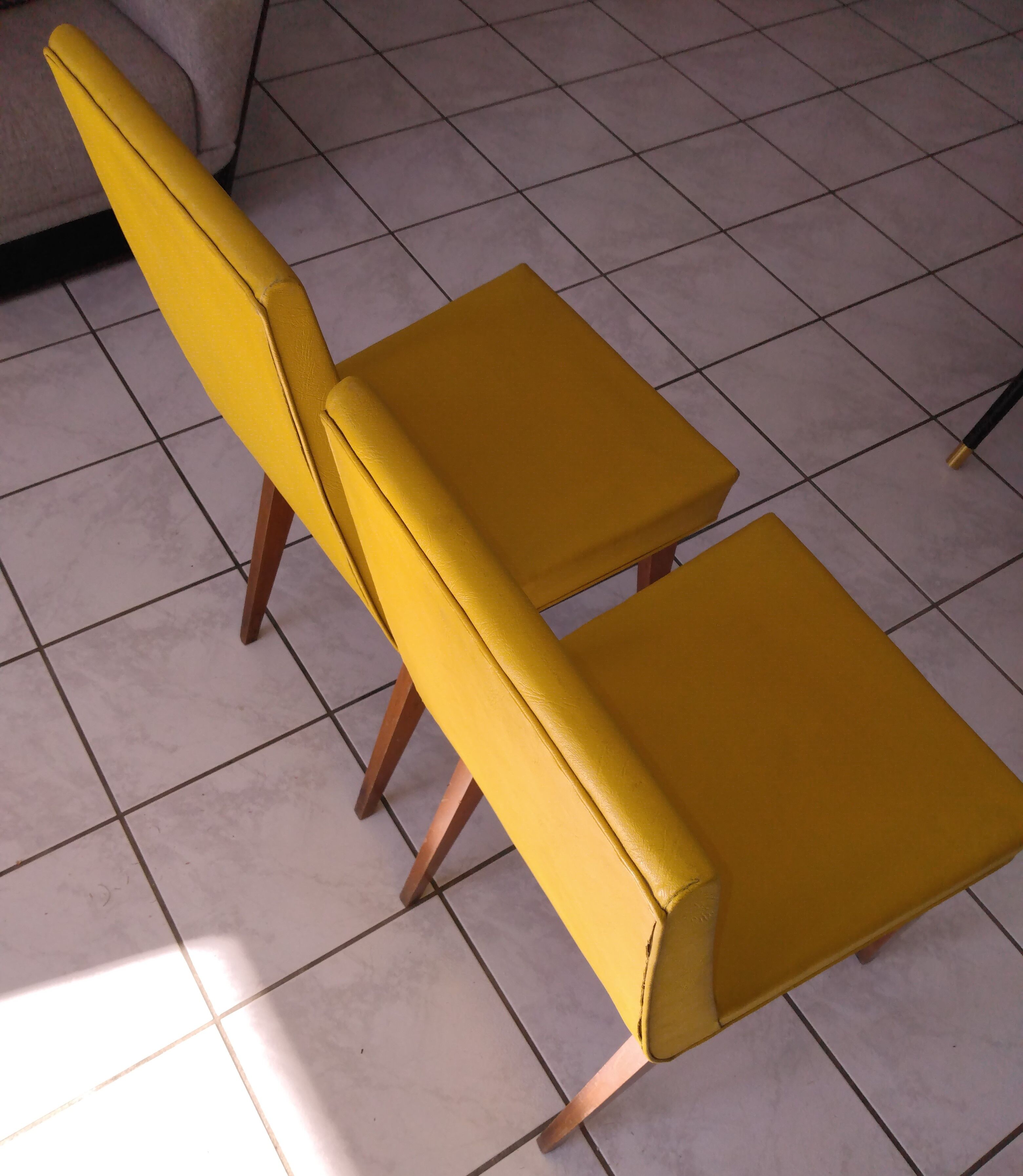 Pair of yellow chairs skaï yellow 60s