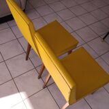 Paire de chaises jaunes skaï jaune années 60