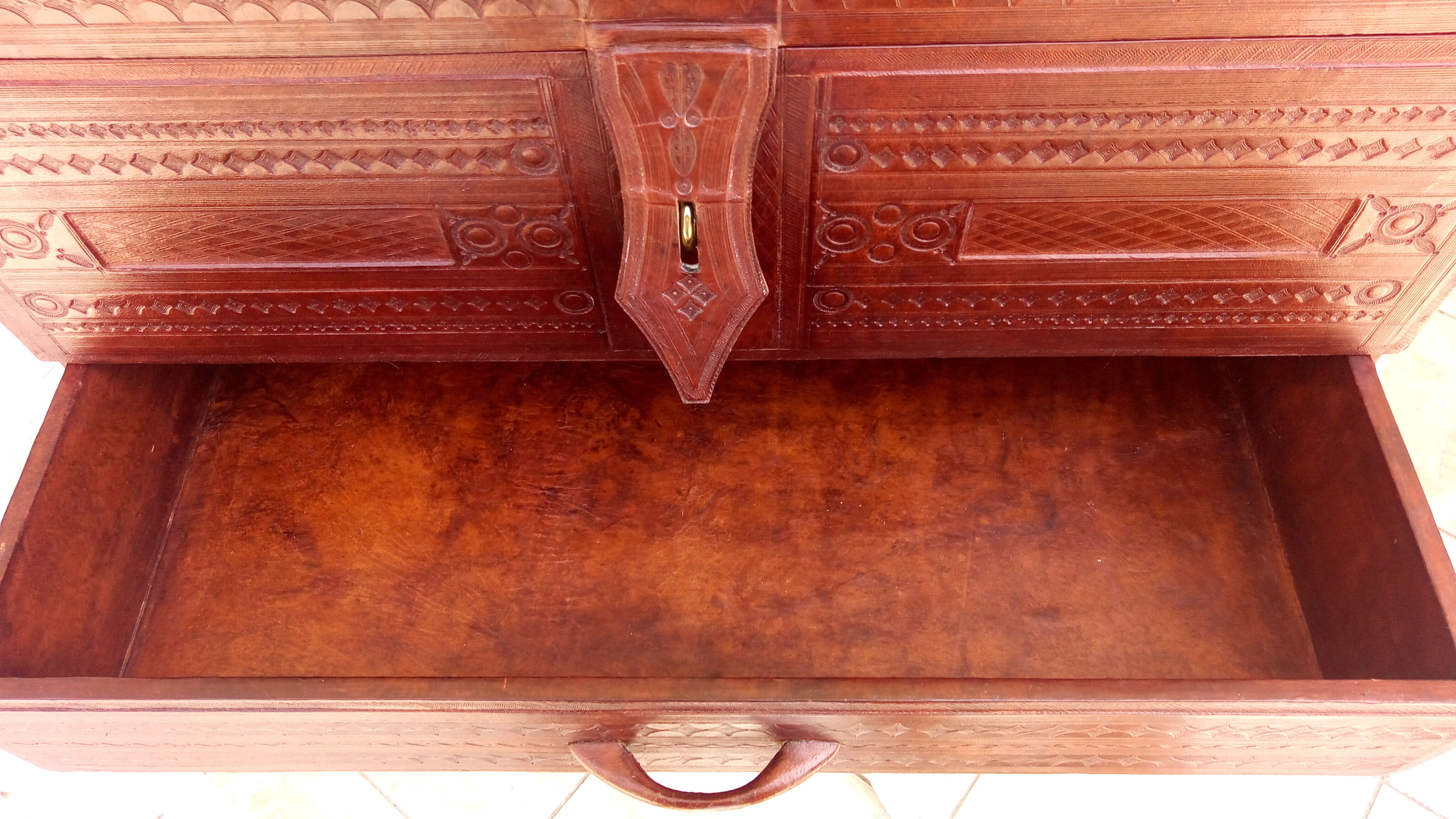 Touareg box embossed leather