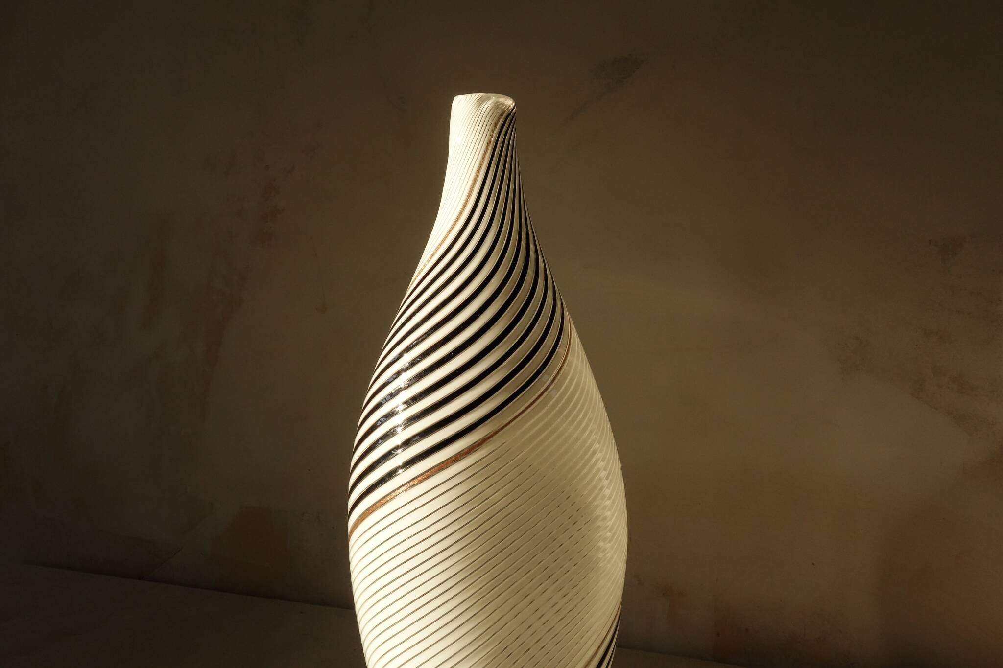 50s Dino Martens for Aureliano Toso Murano Filigrana Glass Art Vase.