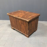 Popular art box with striped pattern