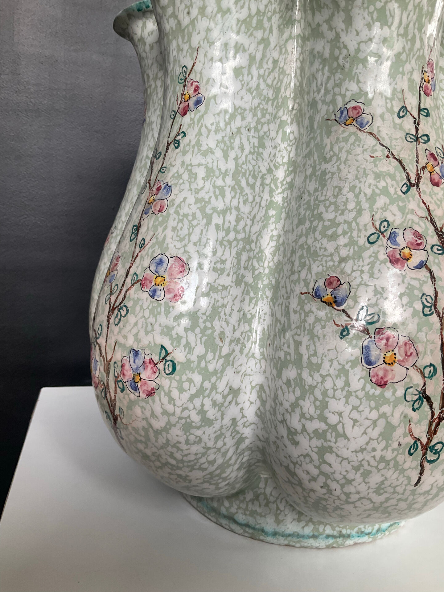 Large Italian polylobed vase by Volpi Deruta from the 1960s-70s.