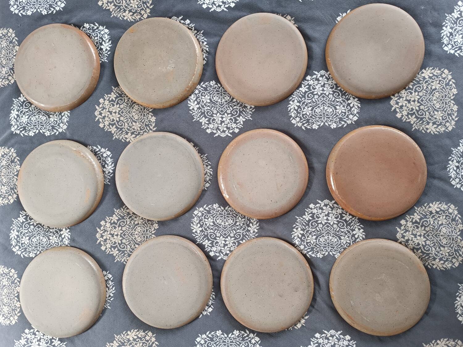 Set of 12 stoneware dinner plates france