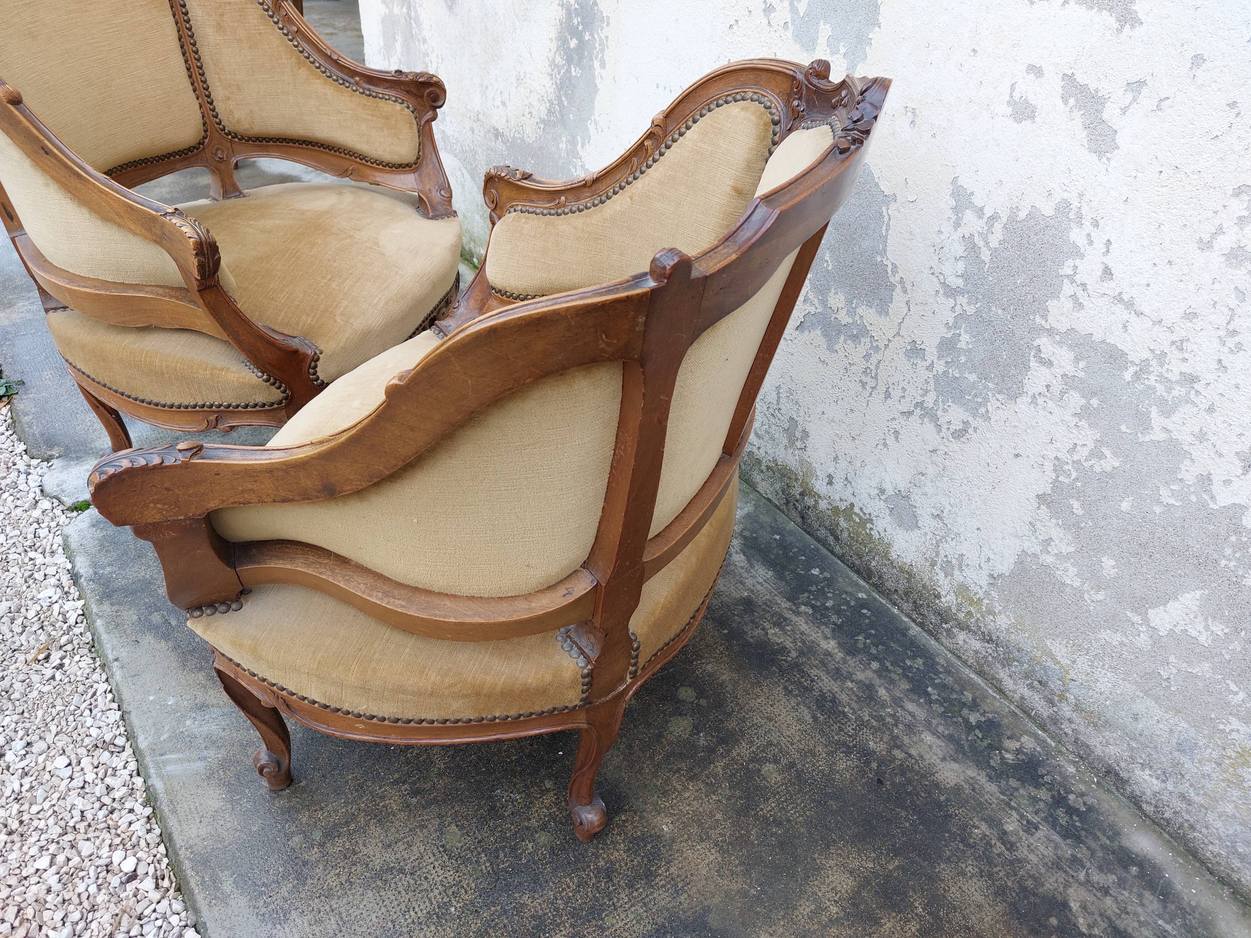 Paire de fauteuils corbeille louis XV en Noyer sculpté