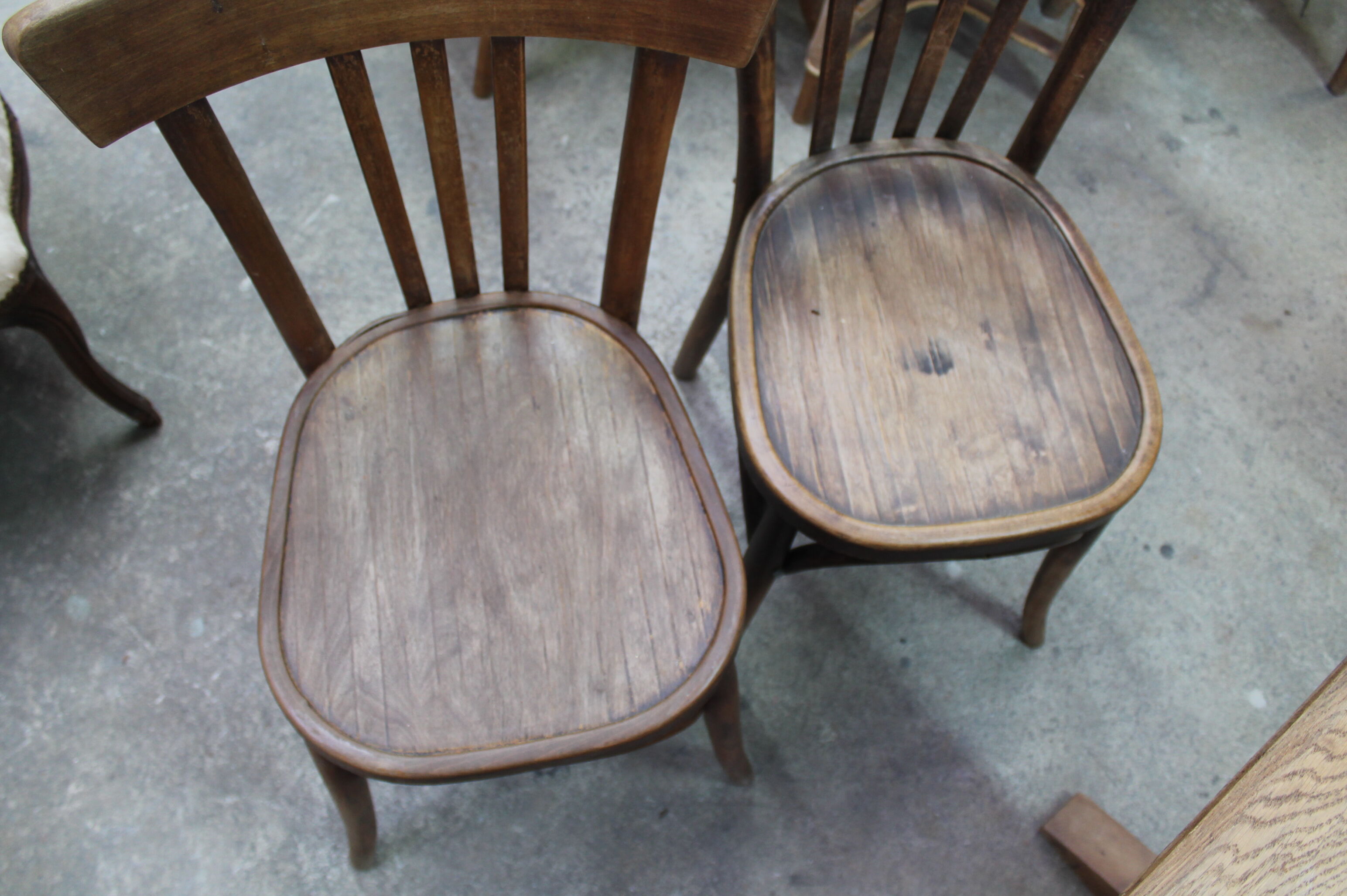 Ensemble d'une table et 4 chaises de bistrot