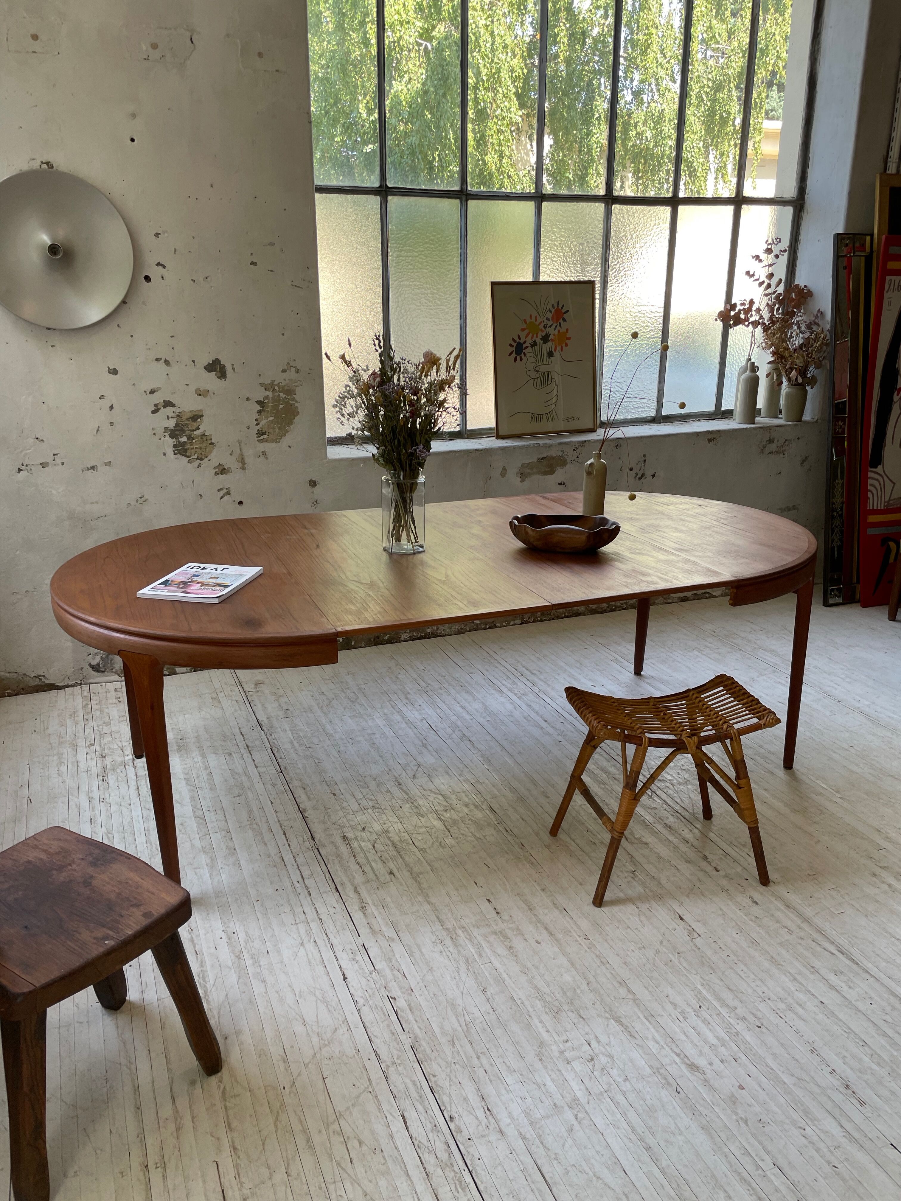 Round table 120-230 cm scandinavian samcom arne hovmand olsen