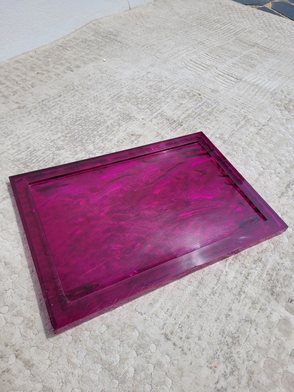 Plateau Kartell Dune rose par Mario Bellini