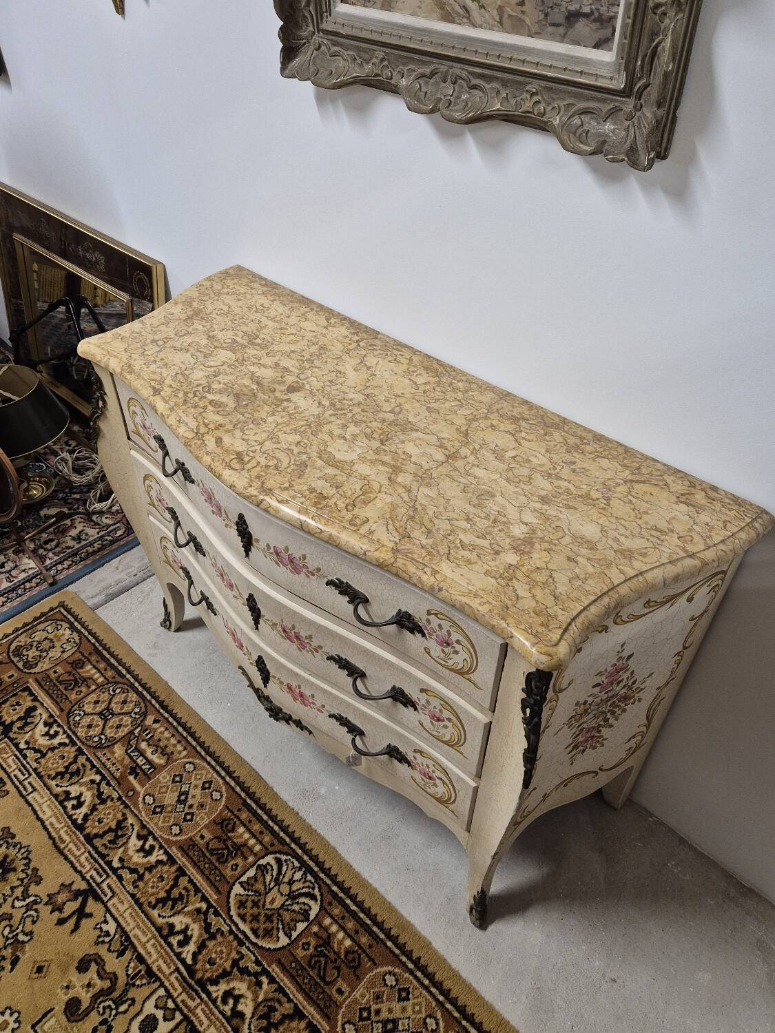 Louis XV style chest of drawers painted with flowers, Italian manufacture