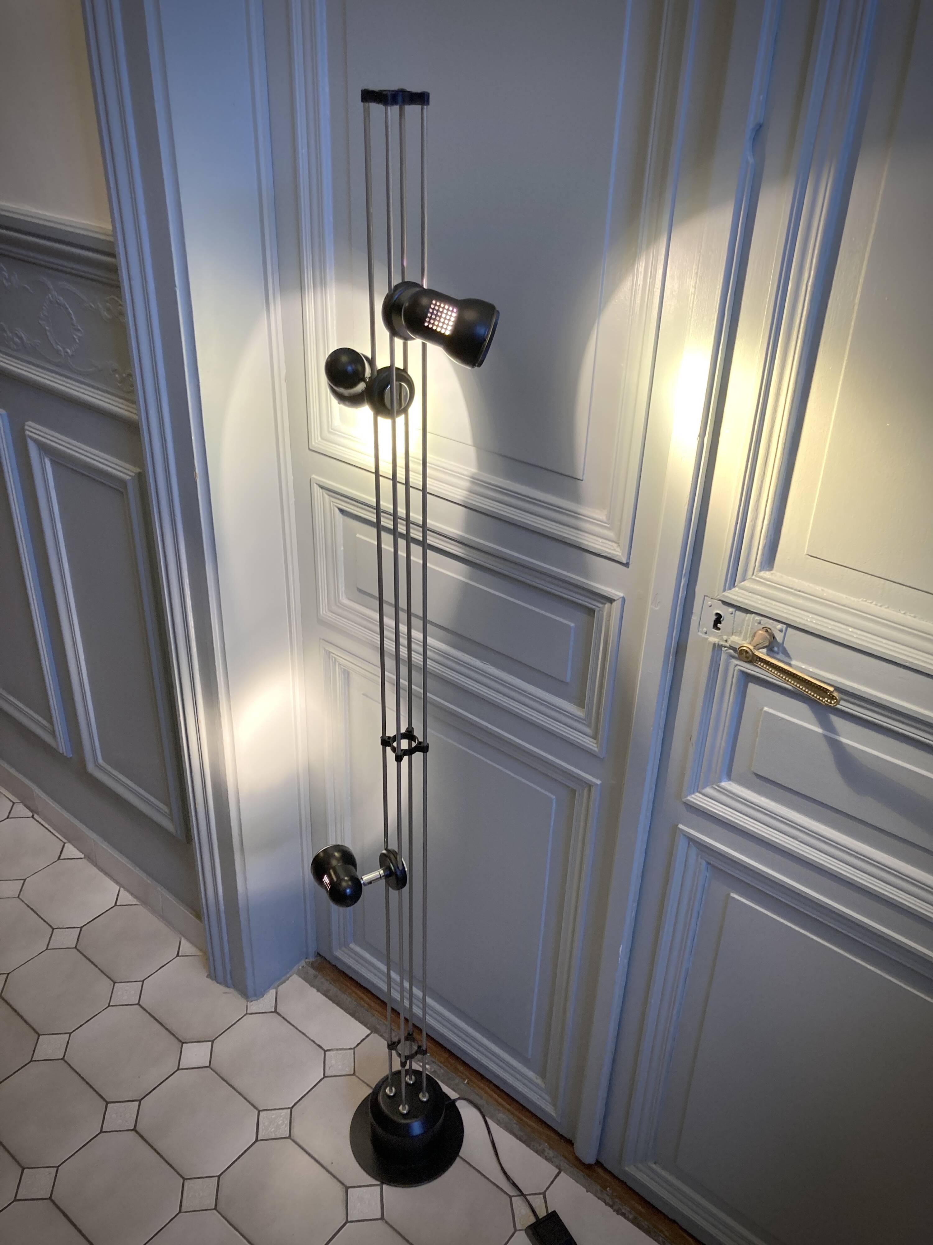 Adjustable and orientable light column 1980 for massive.