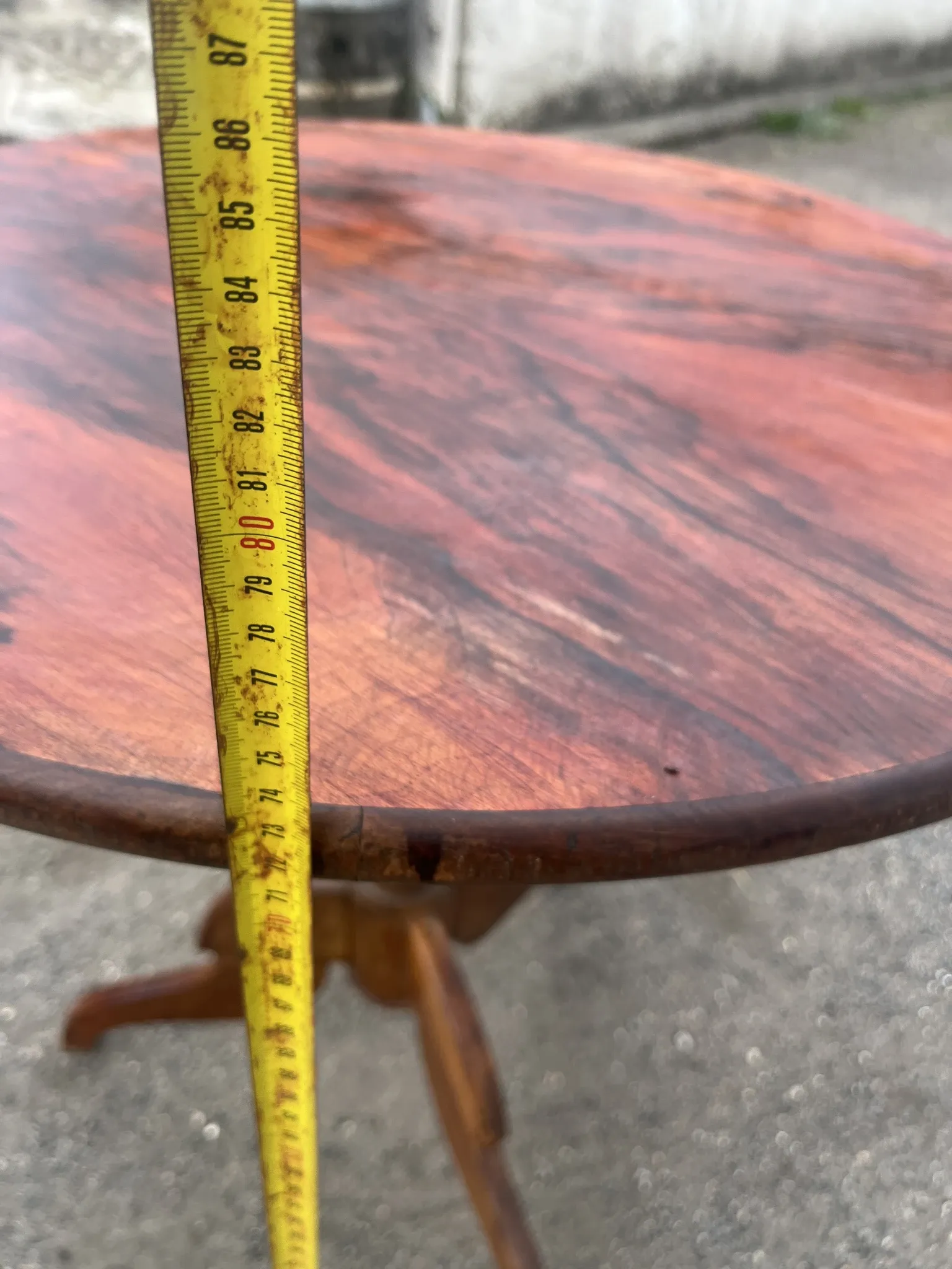 Antique round mahogany guéridon – Tripod central leg – 19th century