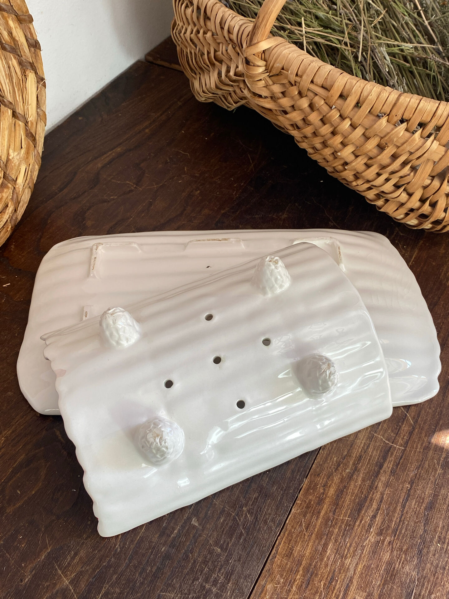 Asparagus dish in earthenware