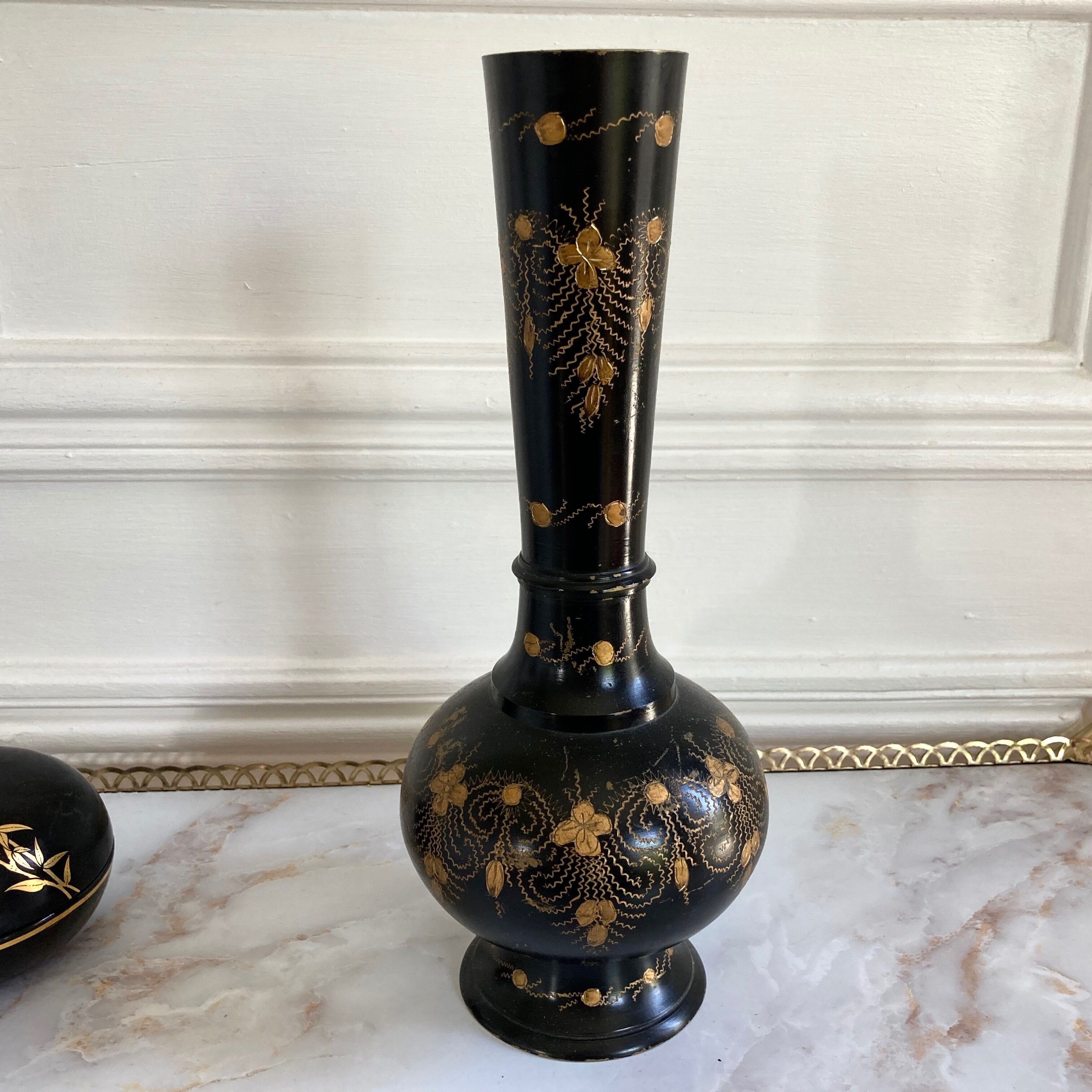 Vintage vase black gold