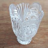 Small crystal vase with chiseled patterns and geometric decorations