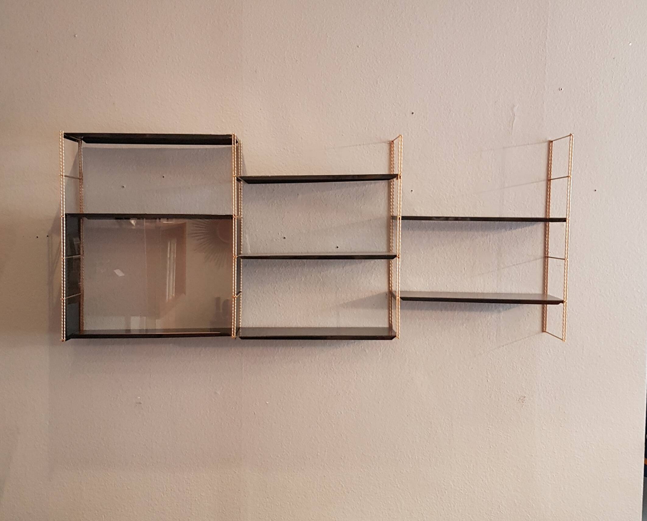 Tomado style wall shelf