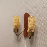 Ancienne applique danoise, avec double source de lumière, en bois de teck, verre de couleur ambre et laiton