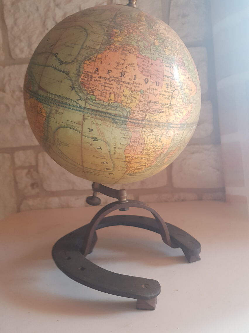 Grand globe terrestre Girard Barrere et Thomas de Paris, en France