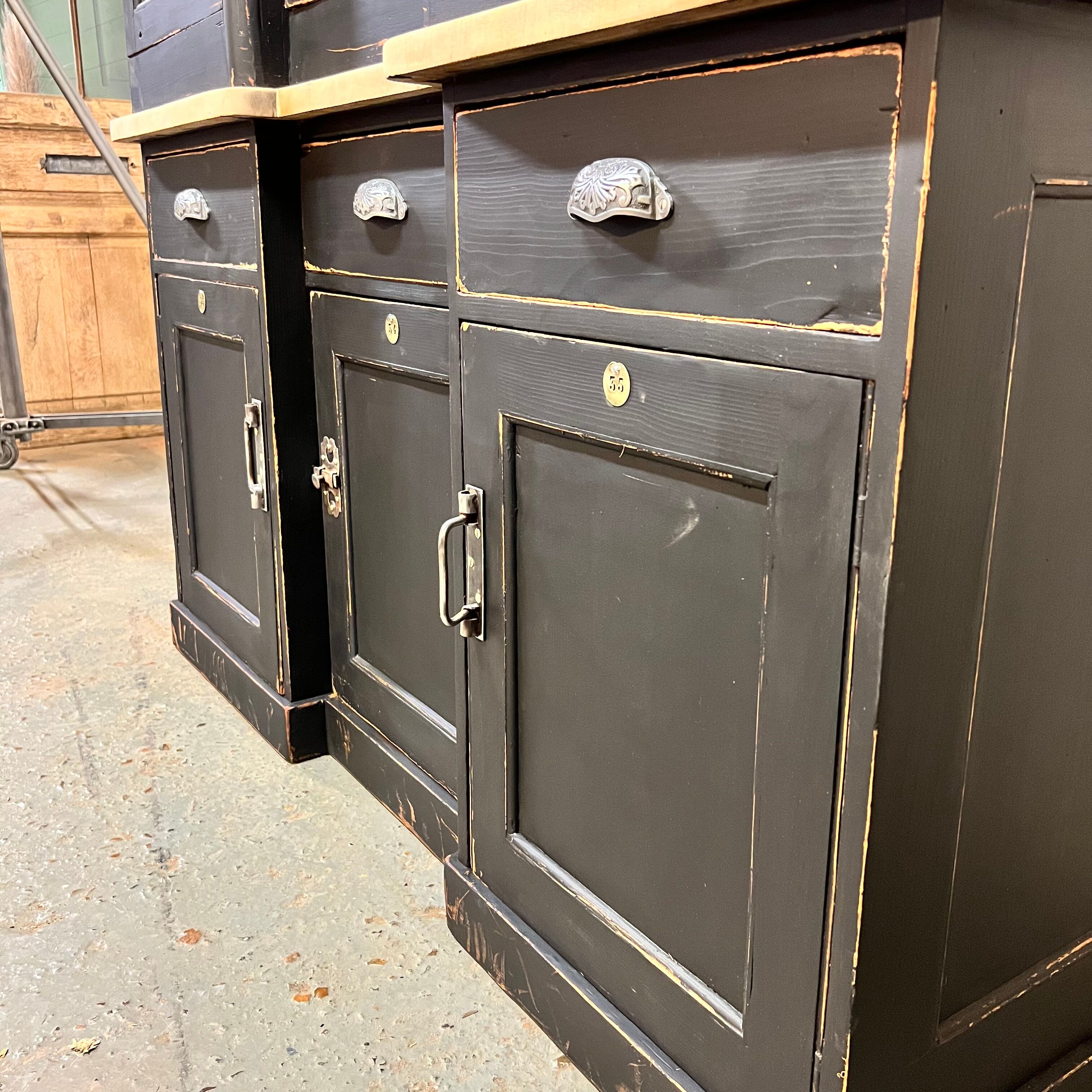 Buffet two bodies of commerce.