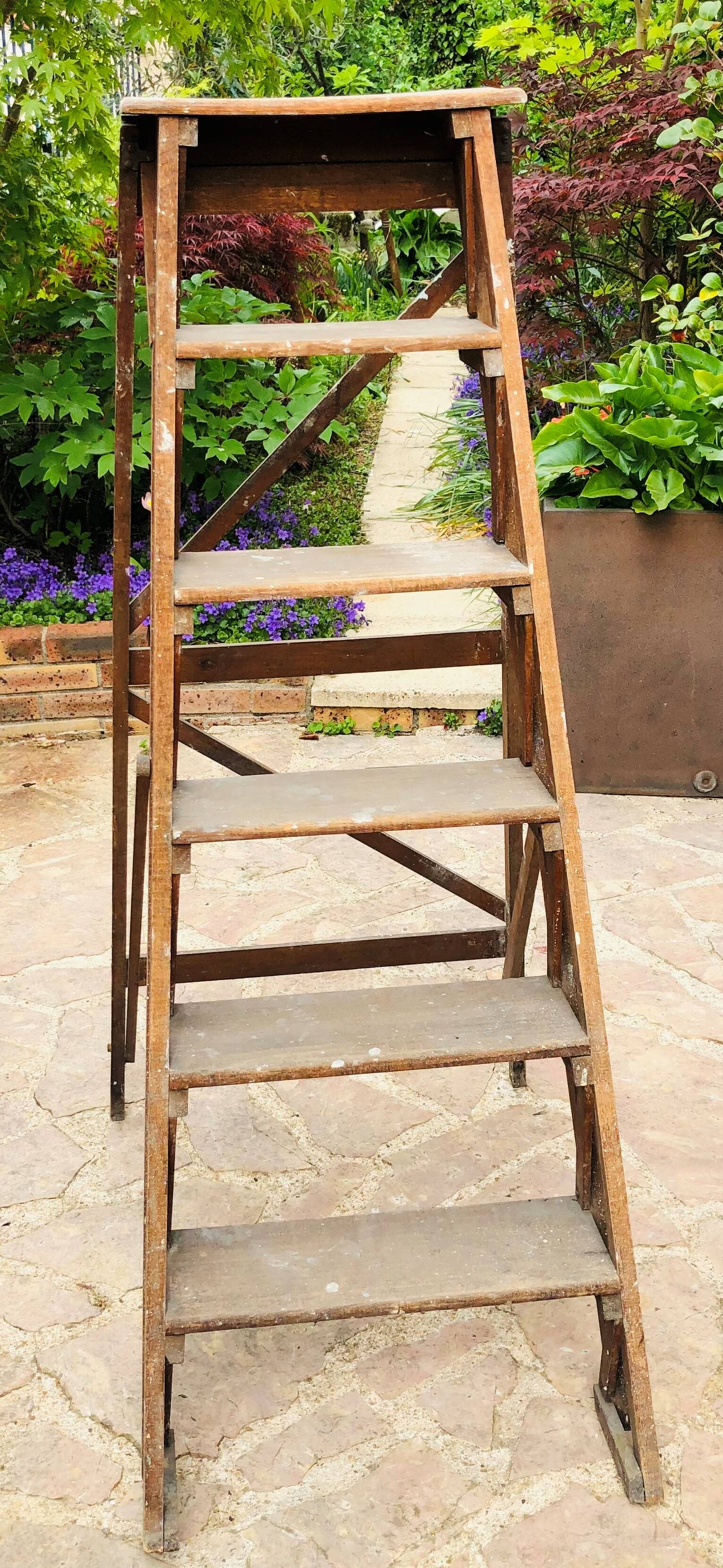 Wooden painter's stepladder