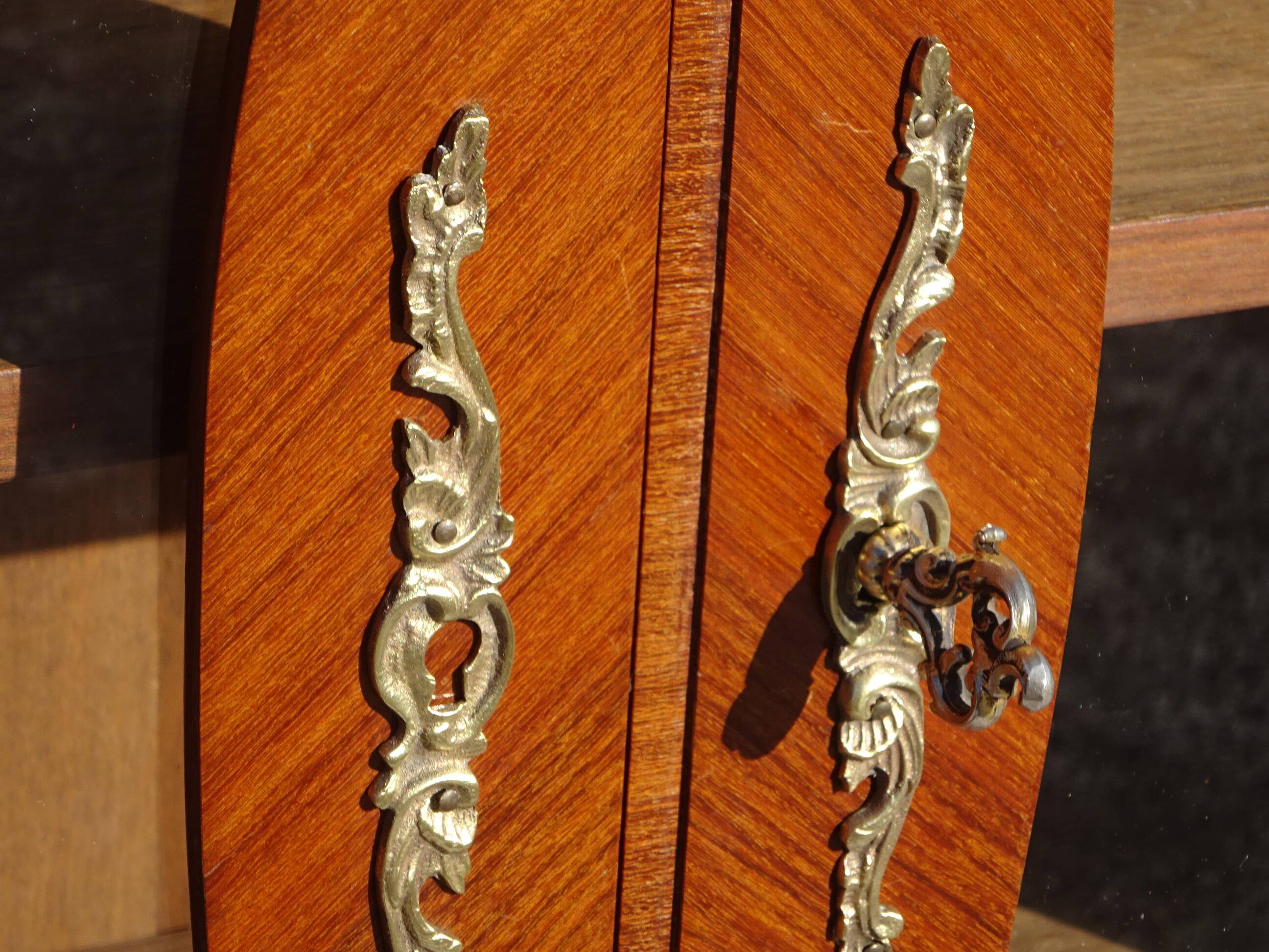 Glass library with rosewood marquetry in the Louis XV style.