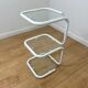 Table d’appoint vintage en métal tubulaire blanc et verre, design moderniste années 1980