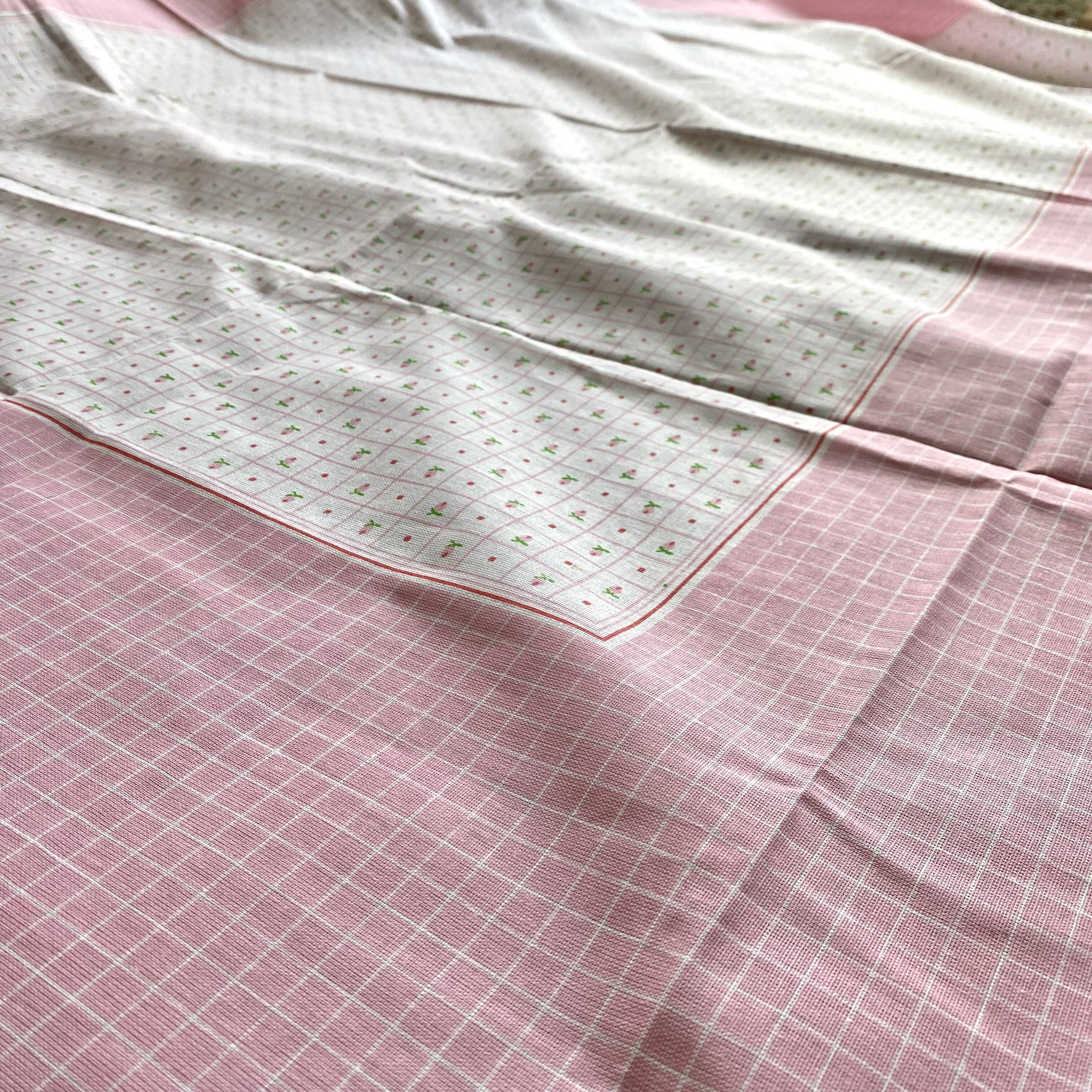 Rectangular pink floral tablecloth 150 x 120