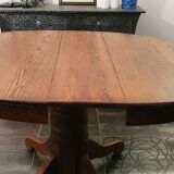 Louis Philippe round table