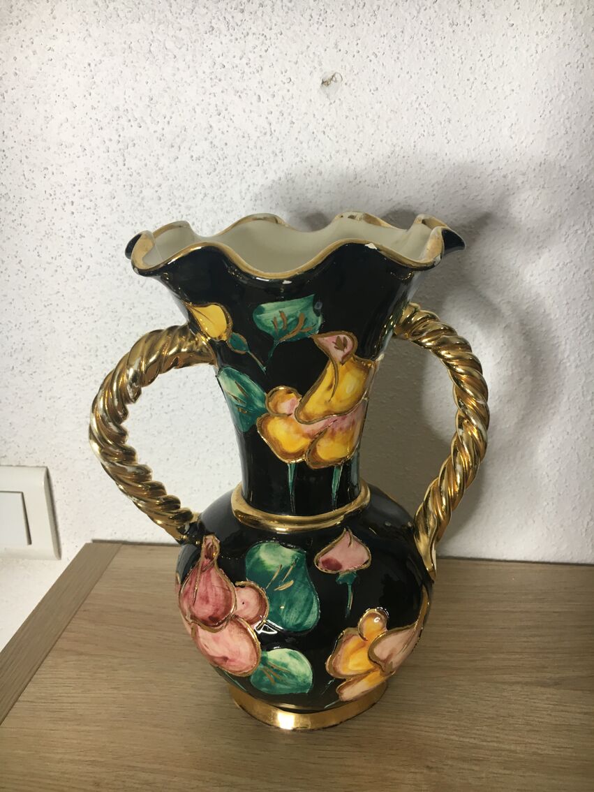 Vase Vallauris avec décor fleurs, dorure et anses torsadées | Selency