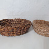 2 anciennes corbeilles en paille banneton