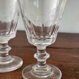 Set of 7 Caron model wine glasses in Baccarat flat-sided crystal