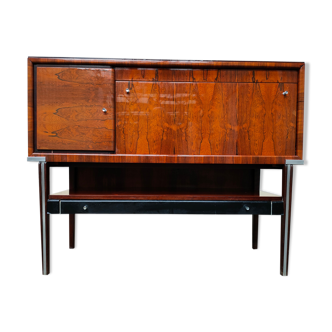 Rosewood-seeded string buffet