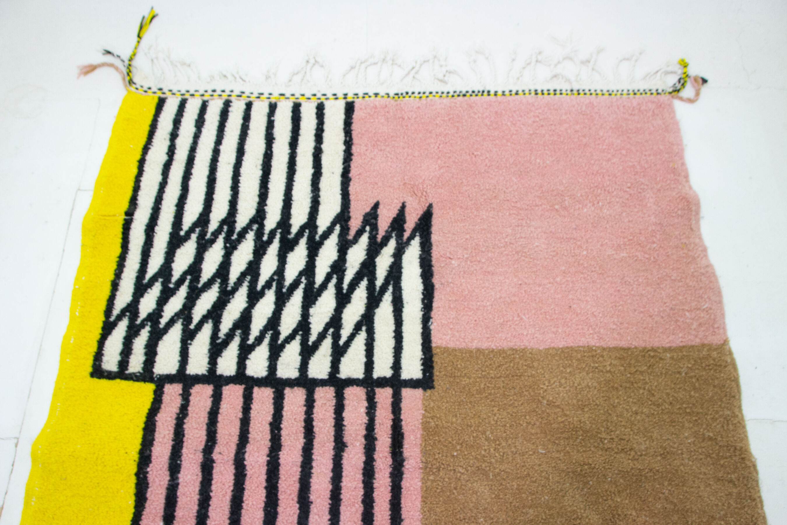 Modern carpet 220x150cm