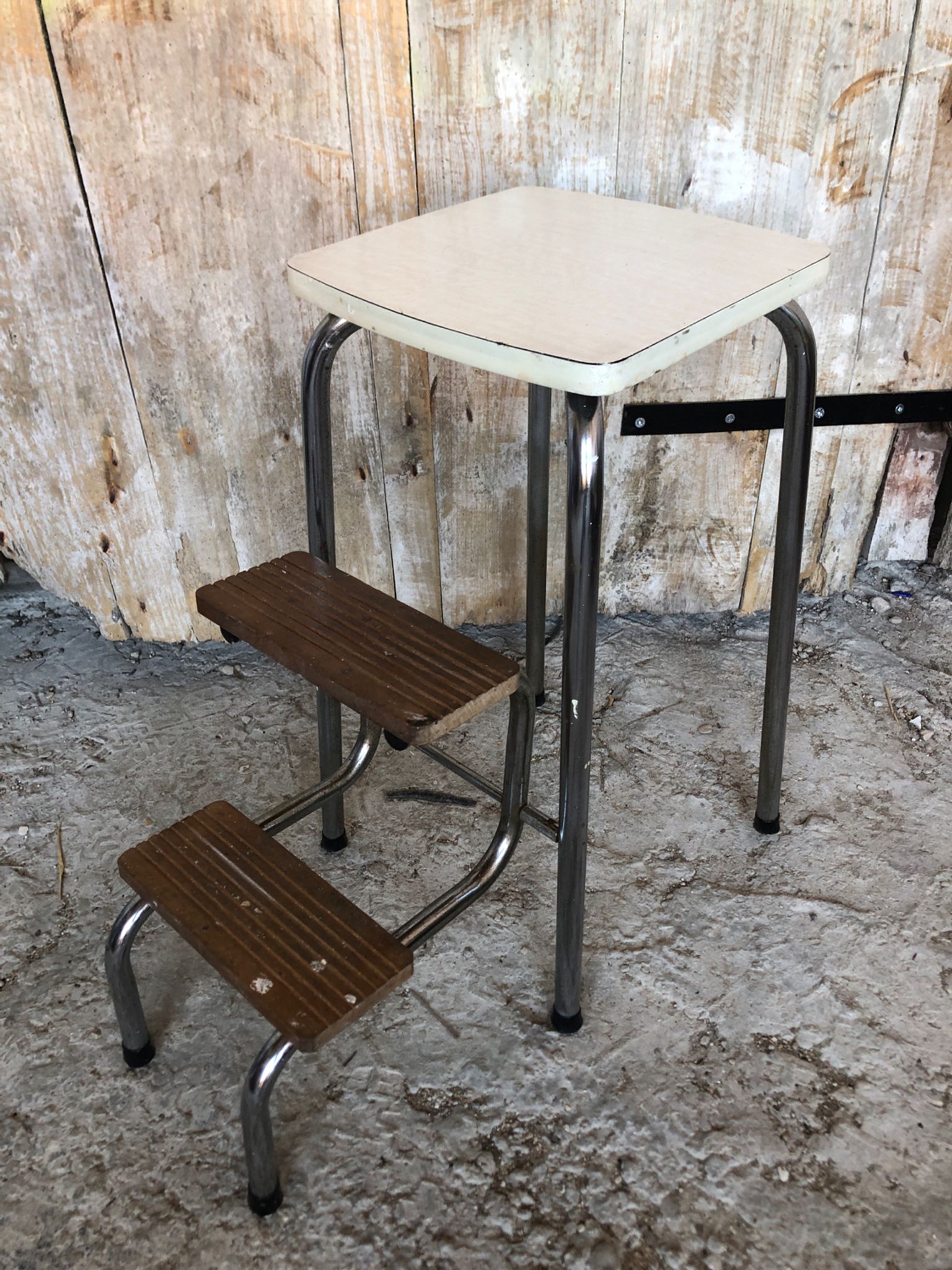 Stepladder stool formica
