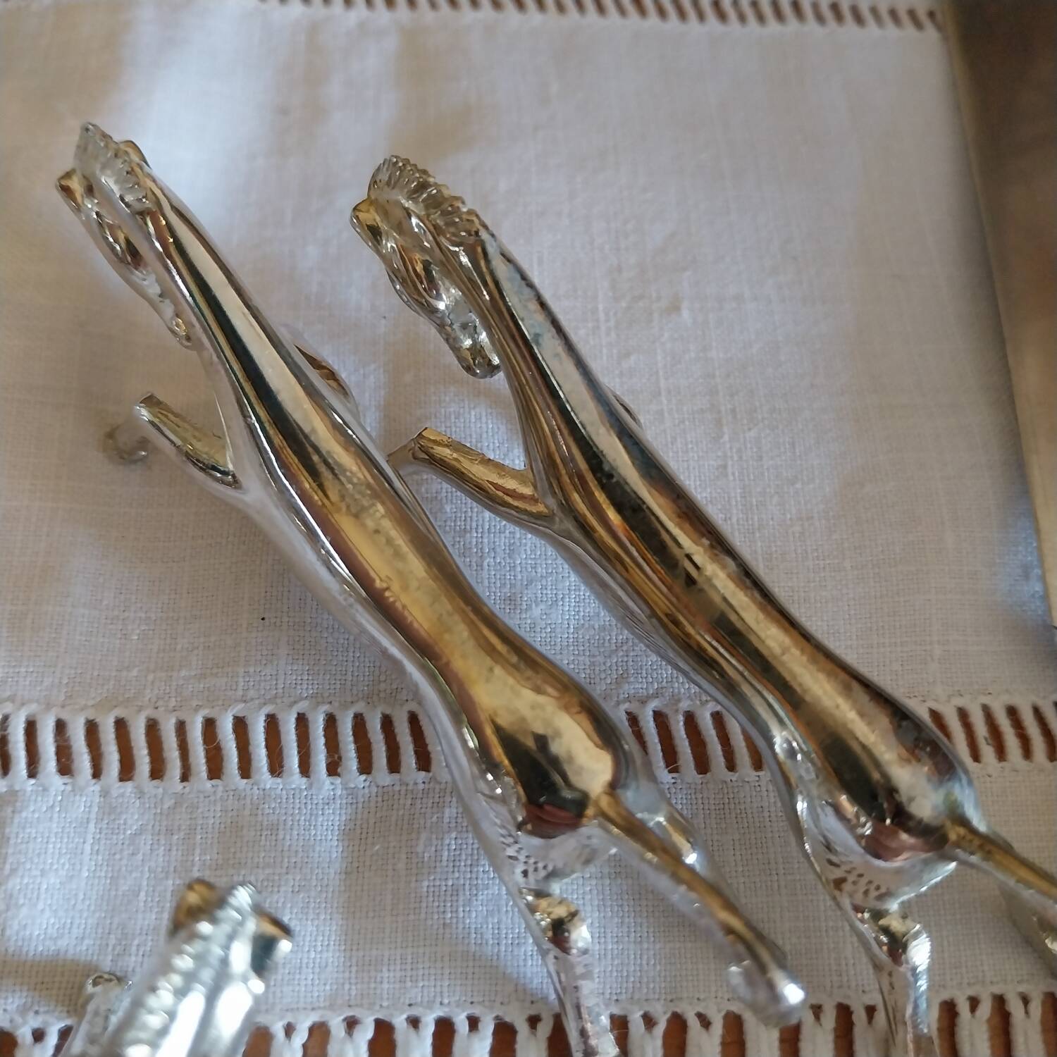 Silver metal horse-shaped knife rests