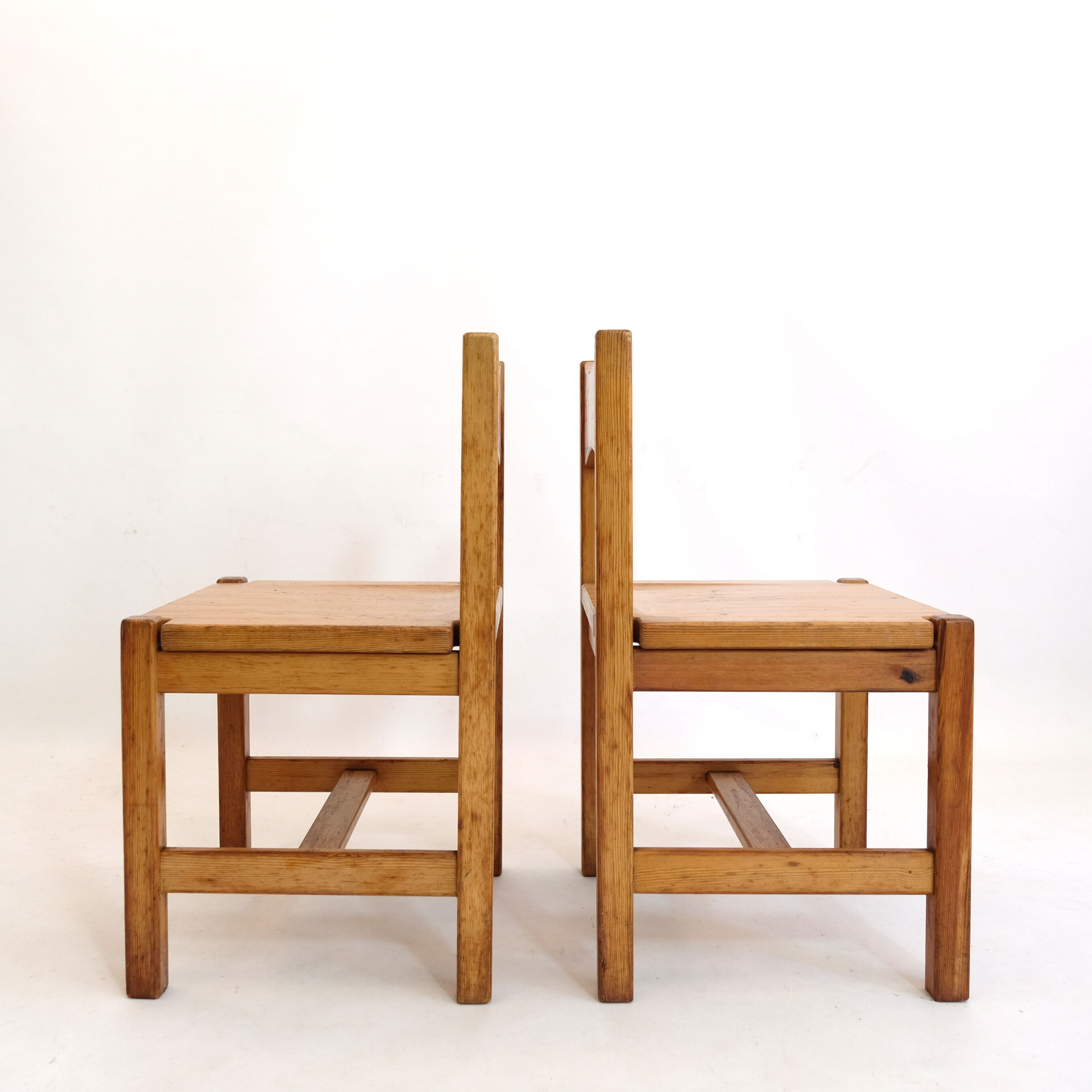 Pair of Hongito chairs by Ilmari Tapiovaara, 1960s-1970s.