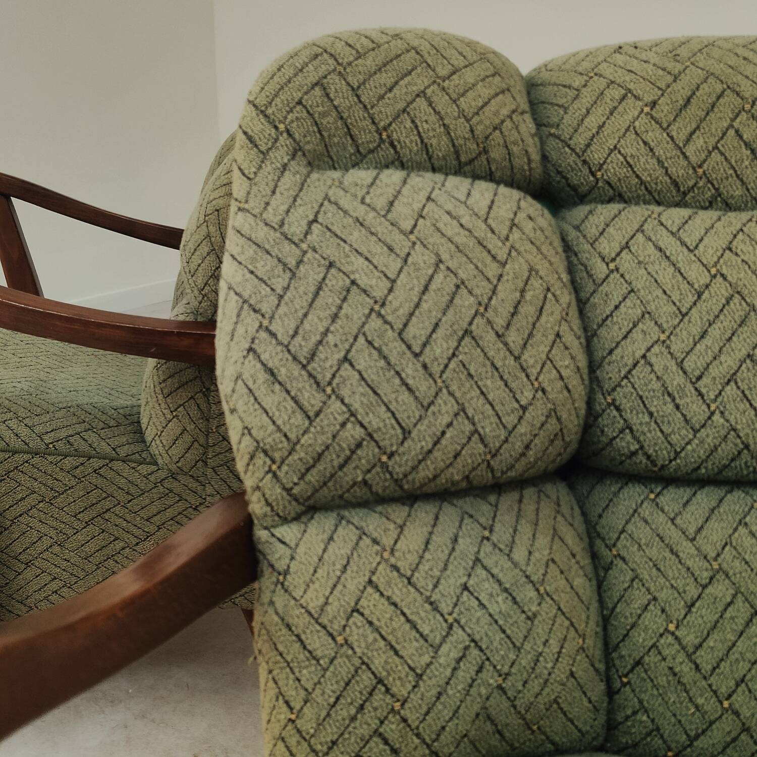 Paire de fauteuils Halabala vert par Druzba Bratislava B-609 année 59