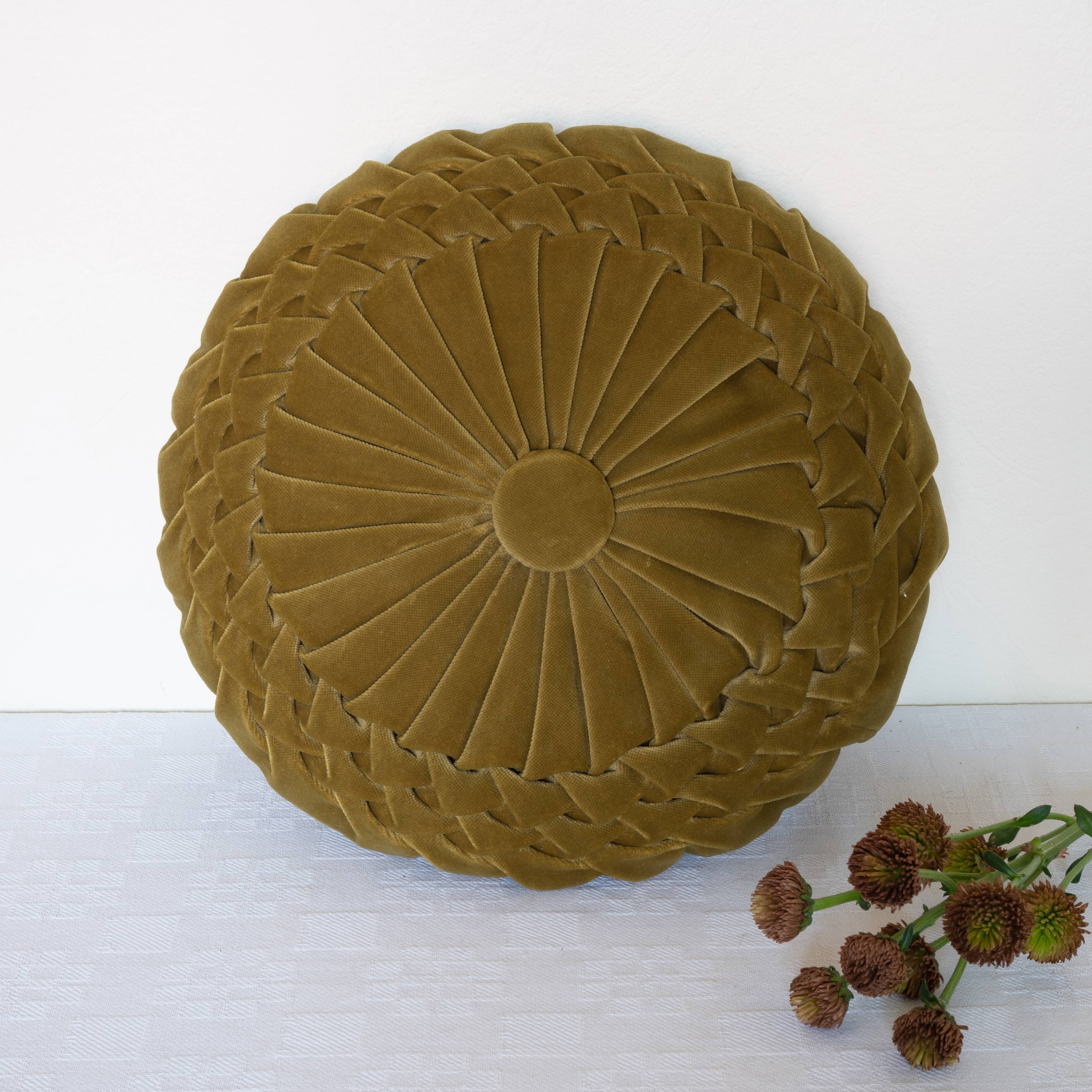 Coussin rond plissé en velours vert kaki
