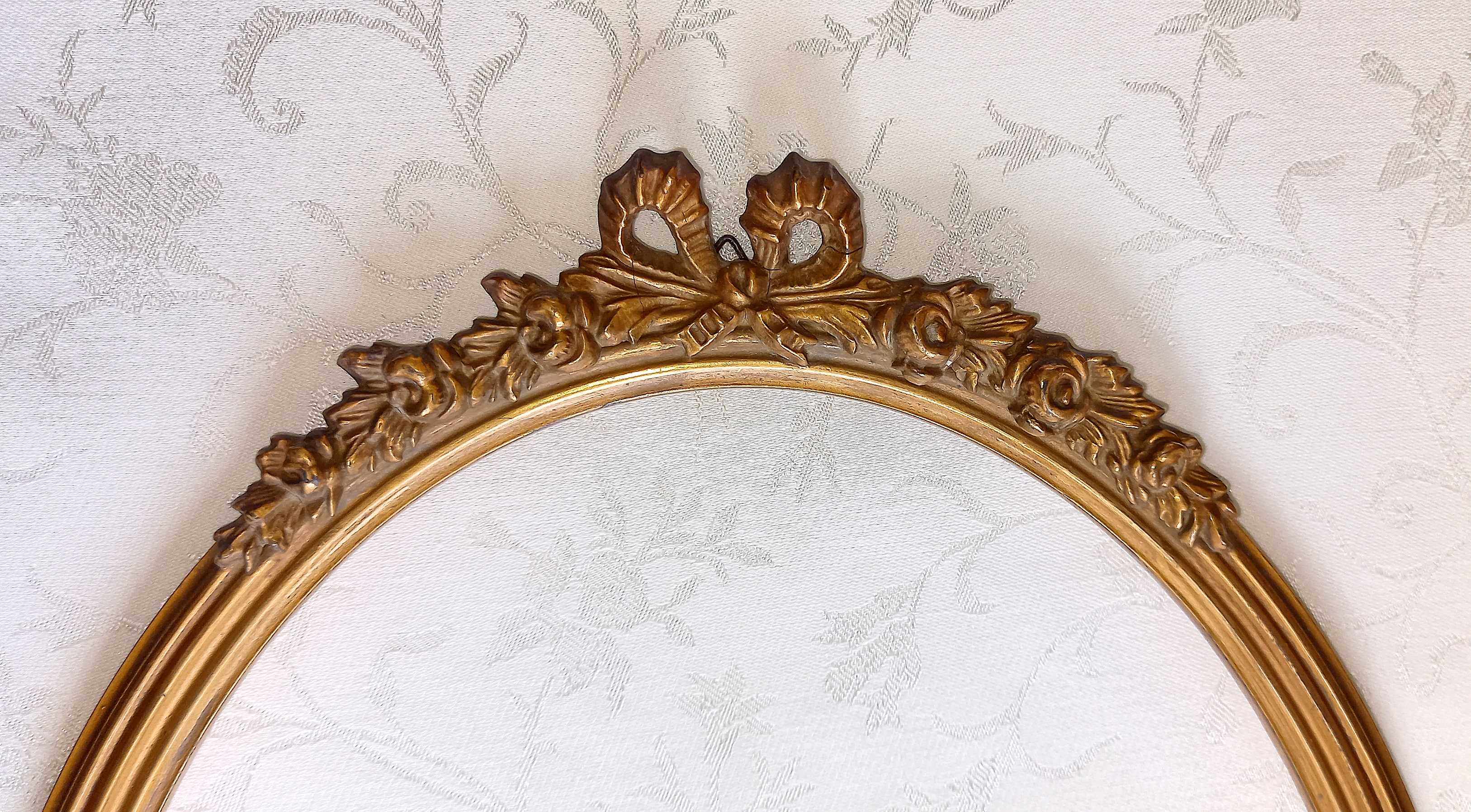 Oval frame with gilded pediments 19th wood and stucco