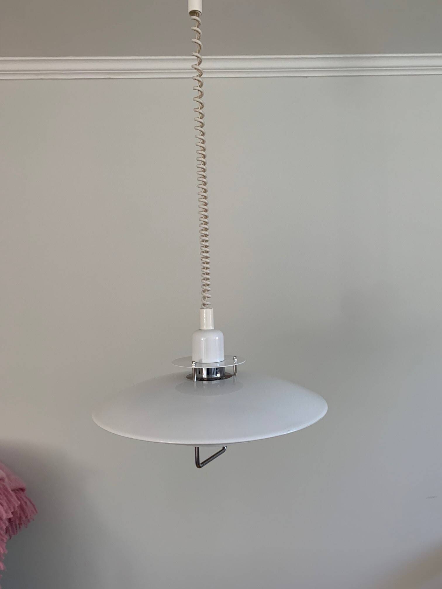 Suspension extensible métal blanc laqué, suède années 70/80