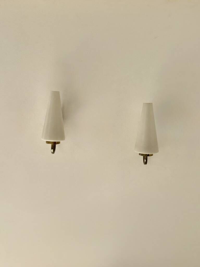 Pair of vintage wall lights in glass, brass, and opaline, Italy, 1970.