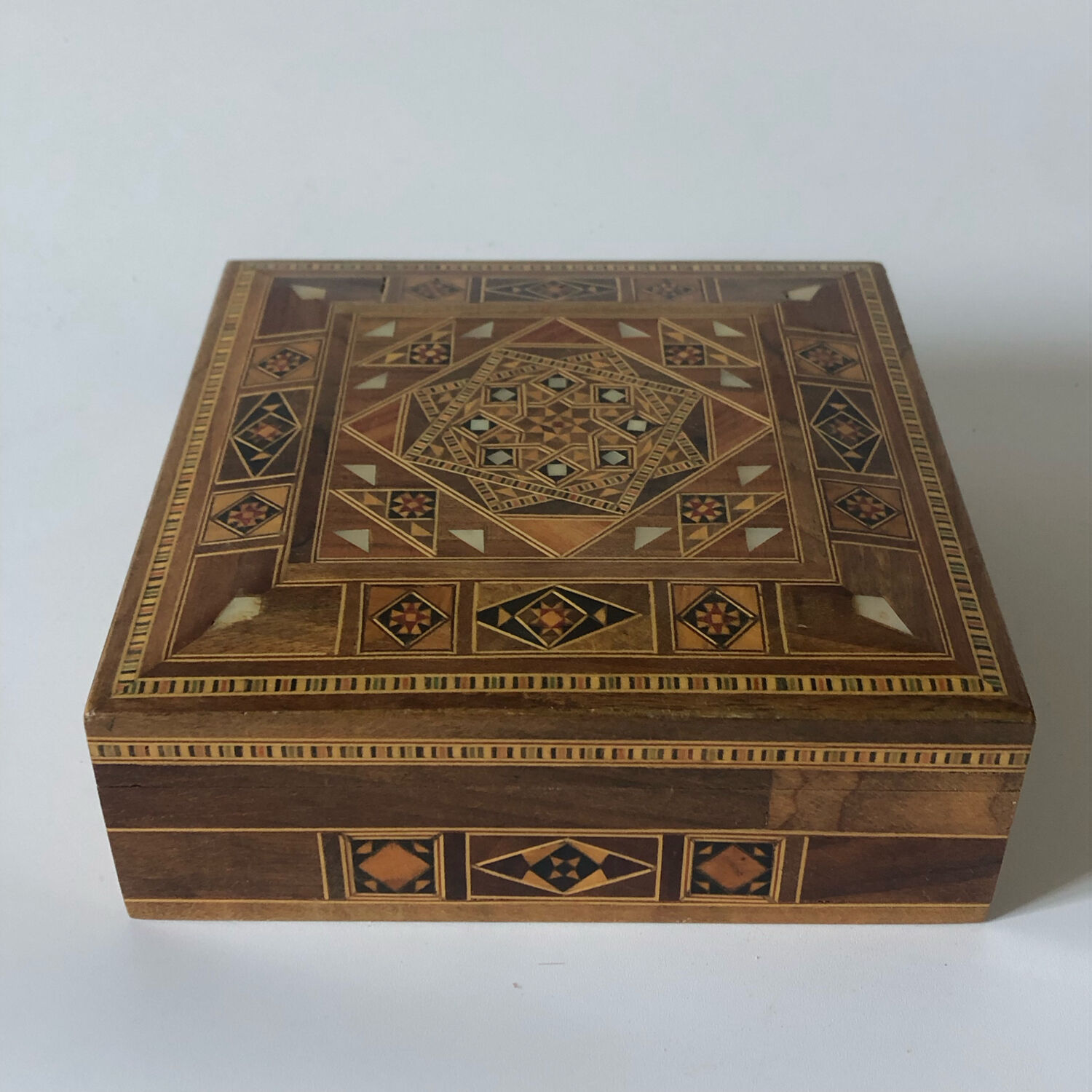 Jewelry box in wood and mother-of-pearl