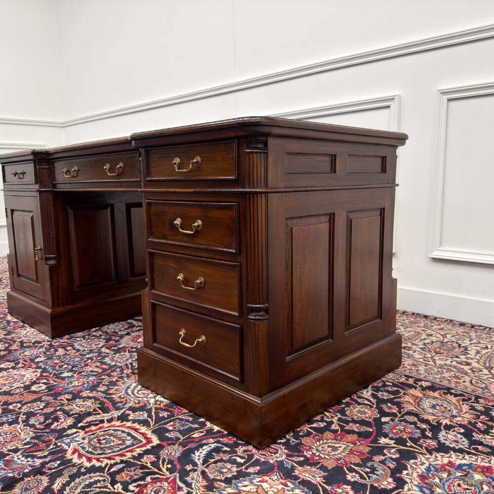 Classic English Desk Green Leather