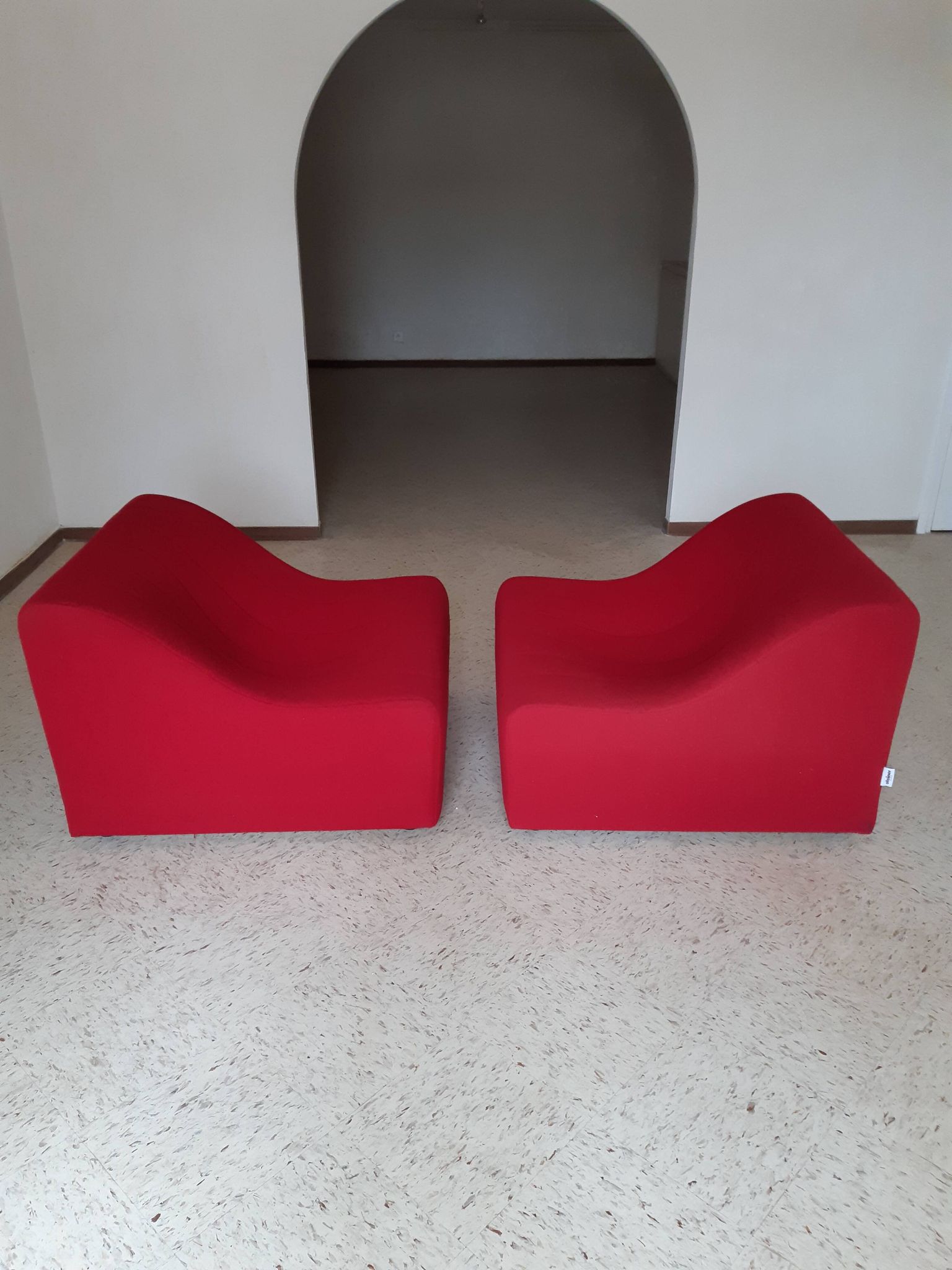Pair of chromatic swivel armchairs by Kwok Hoi Chan, Steiner