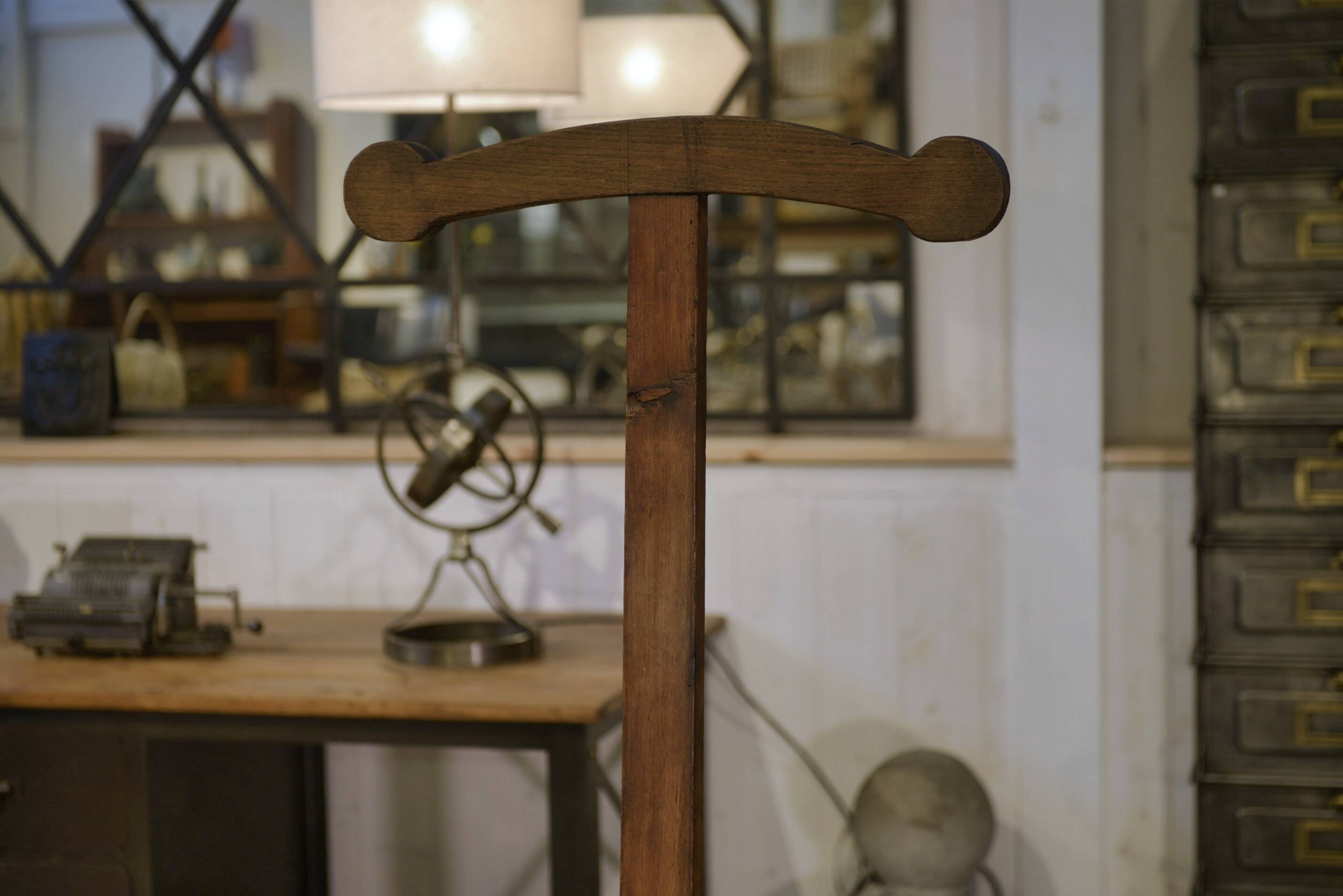 Coat rack in elm and pine from the 1950s.