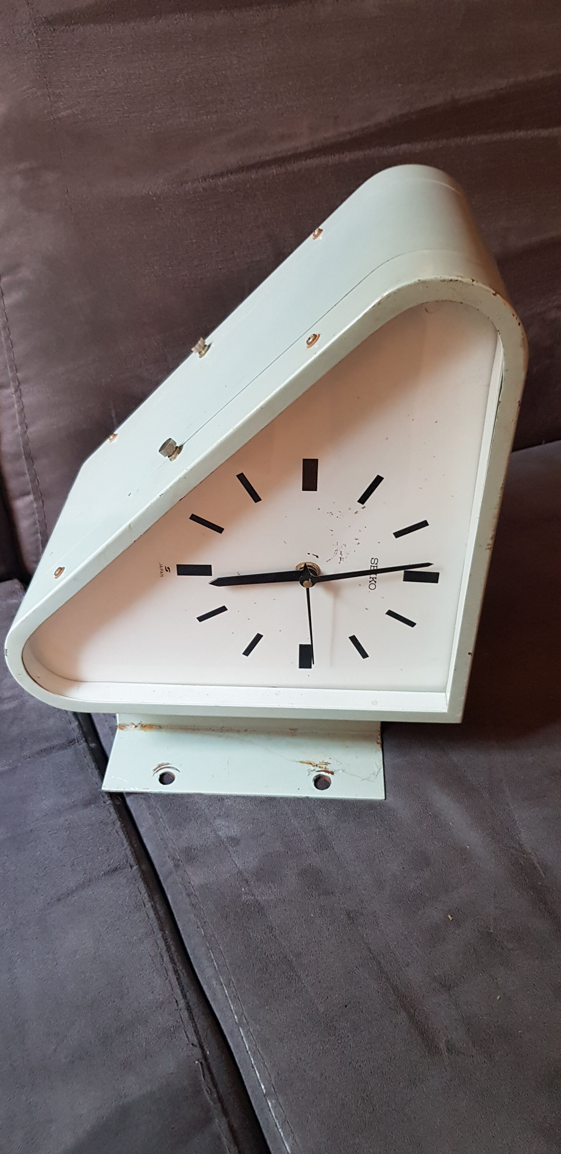 Ancienne horloge triangulaire de la marine marchande japonaise - circa 1960 - 70