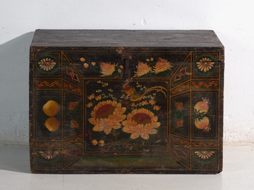 Antique chest painted in pine wood – China, circa 1900