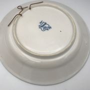 Assiette murale en faïence à décor de peinture de fleurs et oiseau 28 cm