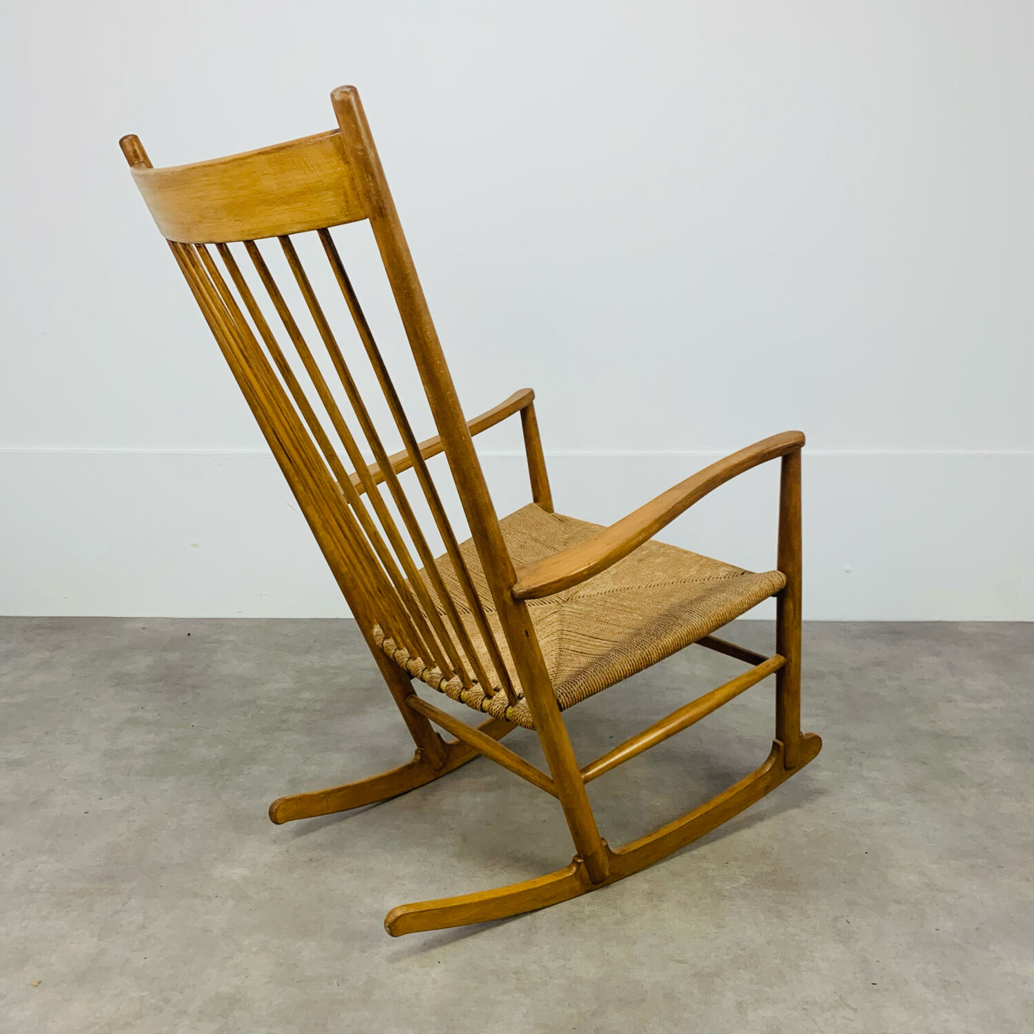 Rocking chair Hans Wegner J16 Scandinavian