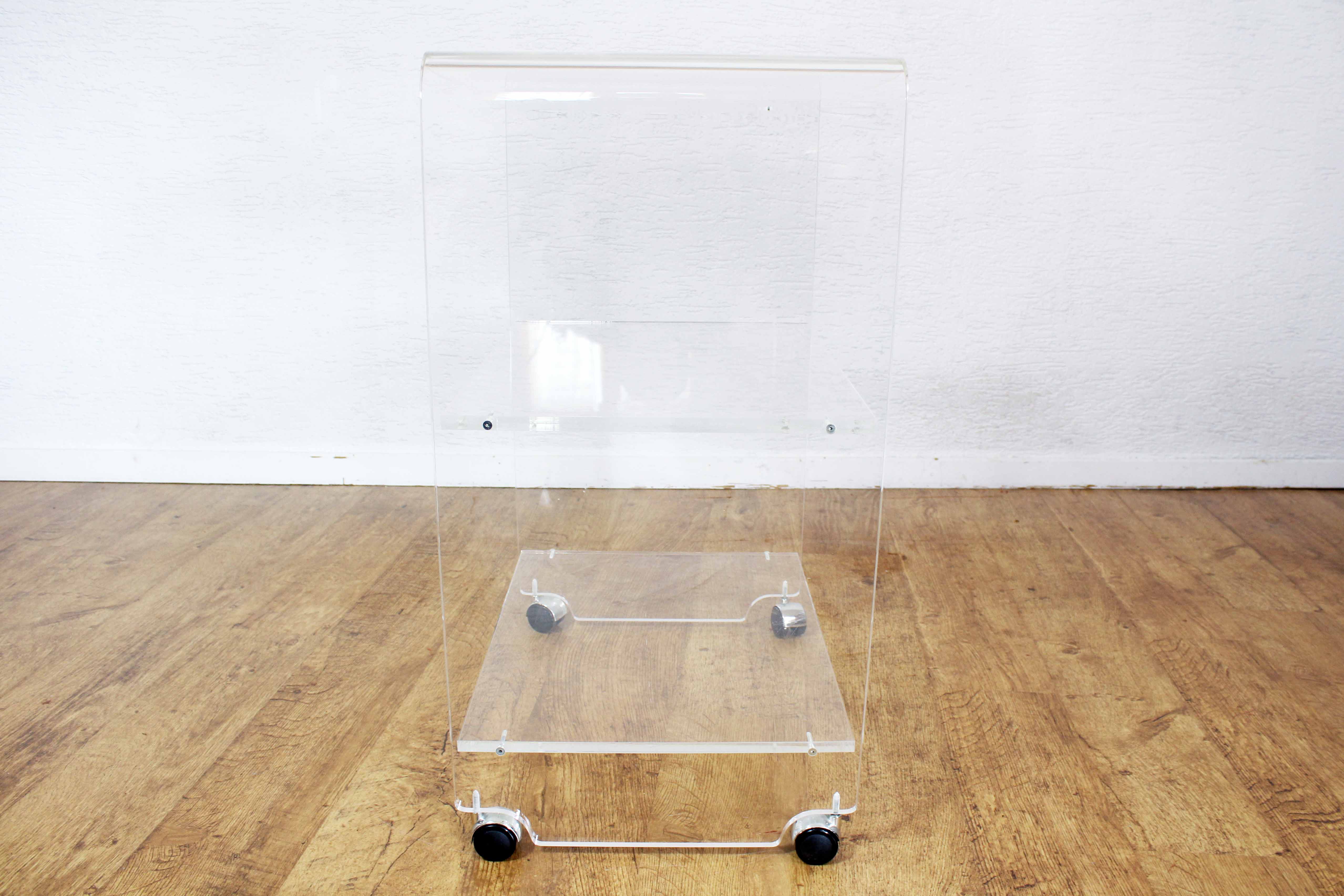 Storage cabinet or plexiglass tray