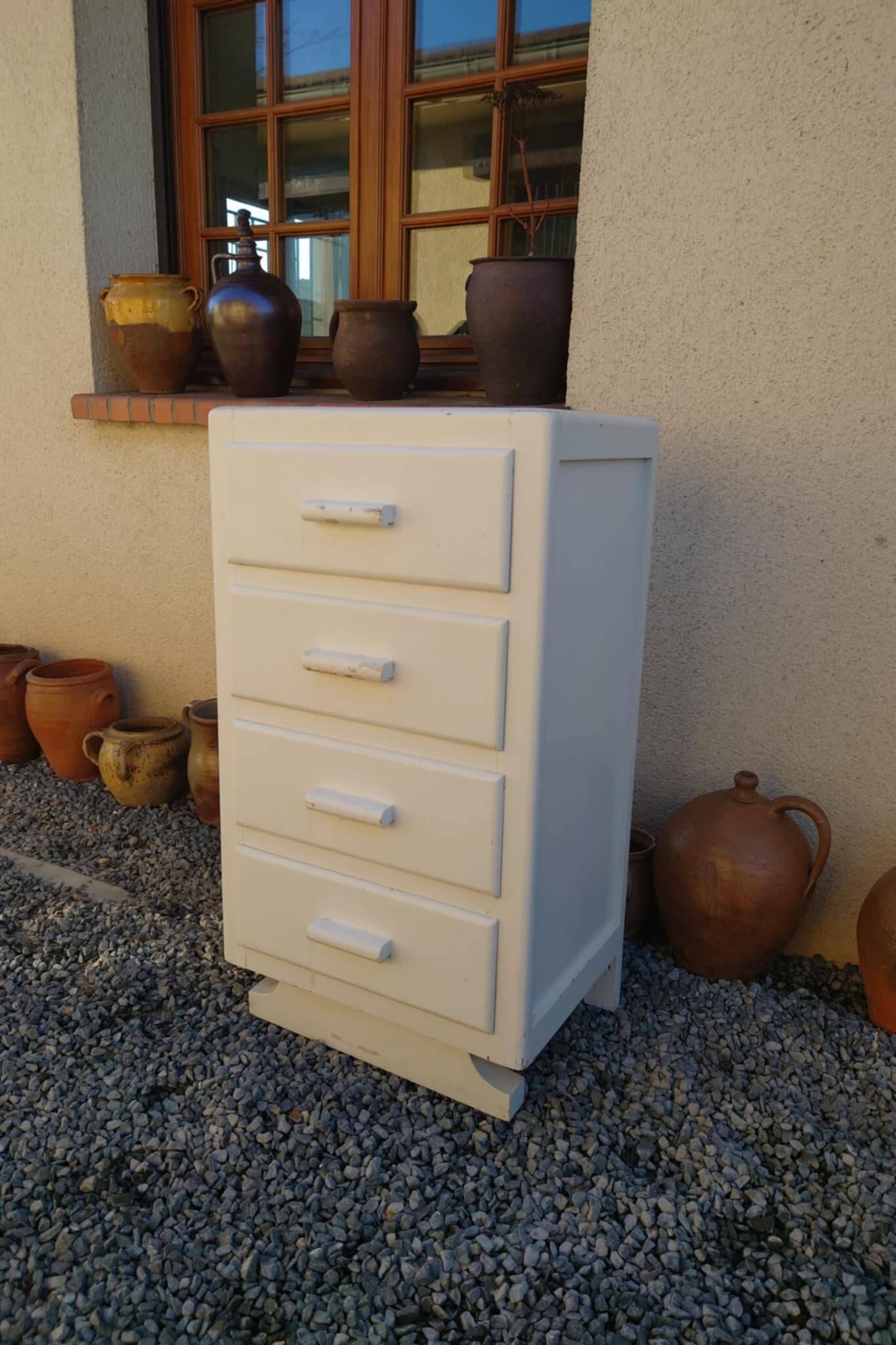 Art Deco chest of drawers in white painted wood with 4 drawers